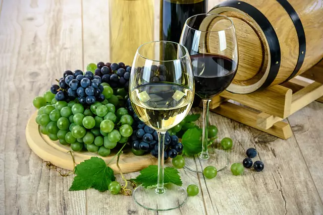 Jak zrobić wino z winogron? Poradnik spragnionego winiarza